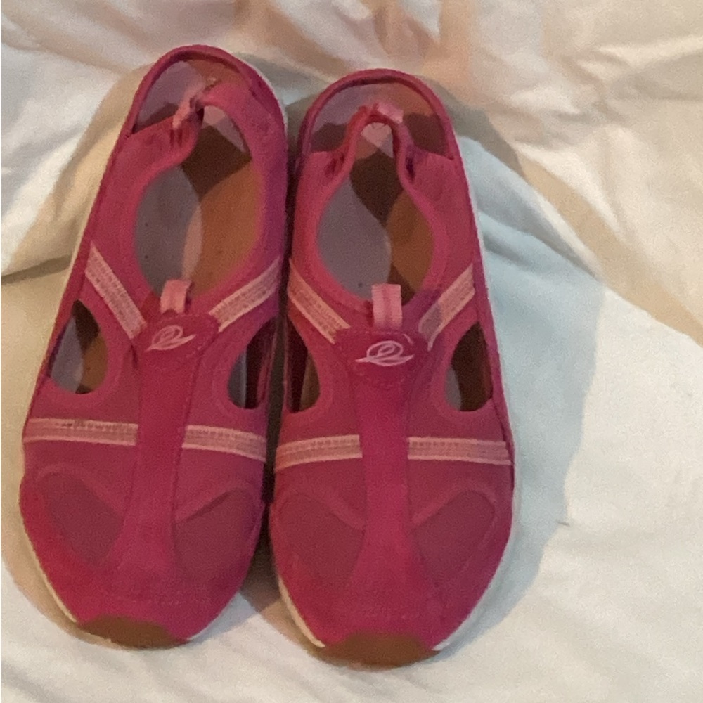 Woman tennis shoes